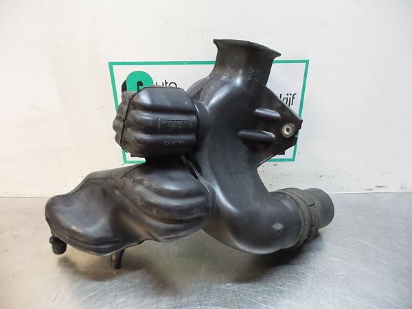 Intake resonator
