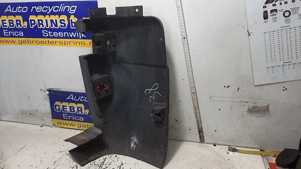 Rear bumper corner trim