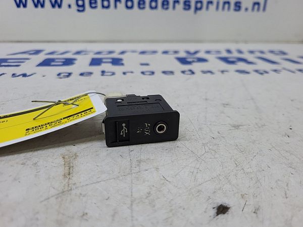 AUX in-socket connector