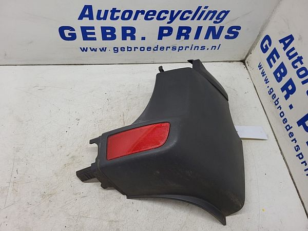 Rear light reflector