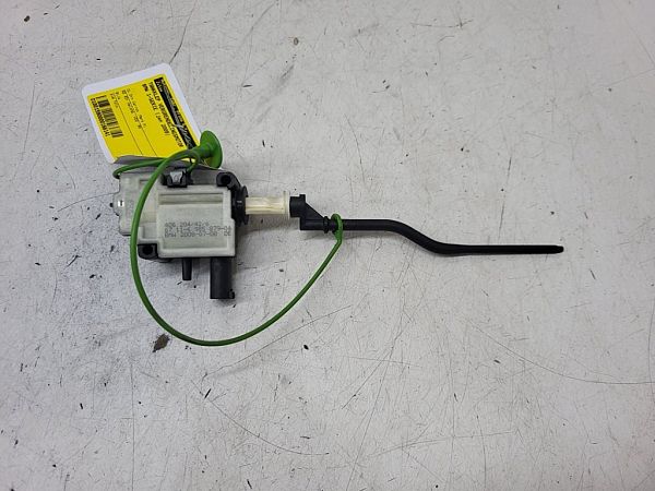 Fuel tank cap lock motor
