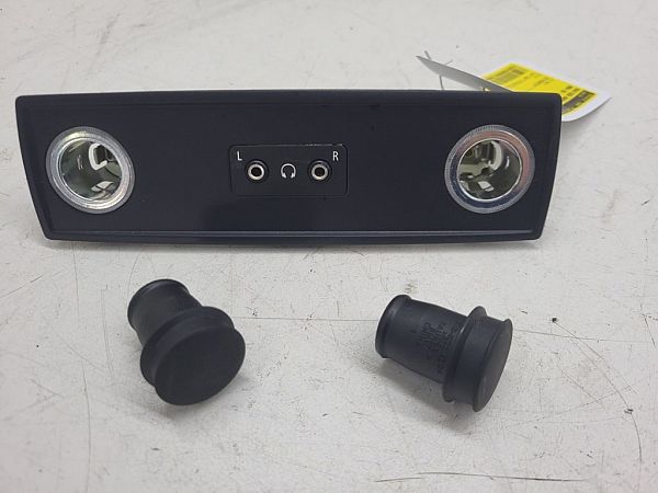 Cigarette lighter socket