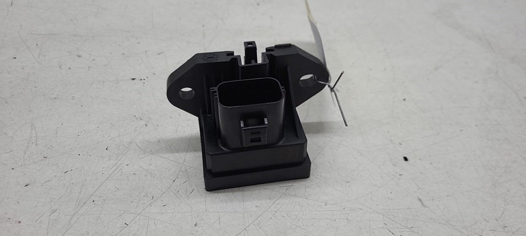 Fuel pump relay