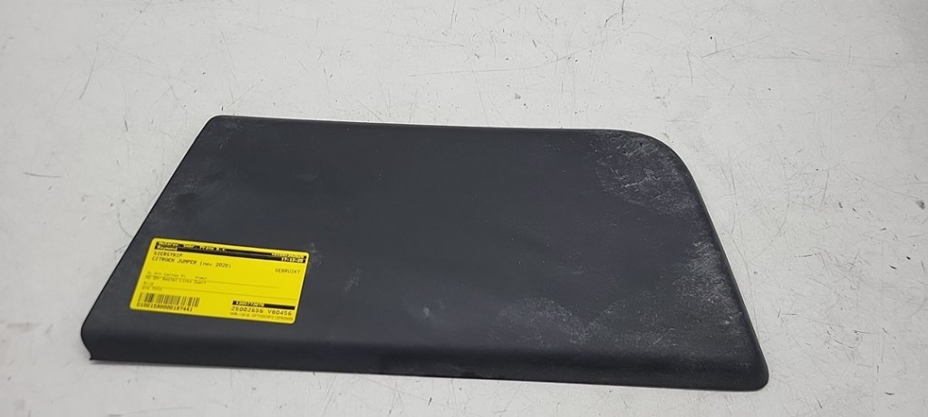 Door trim (molding)