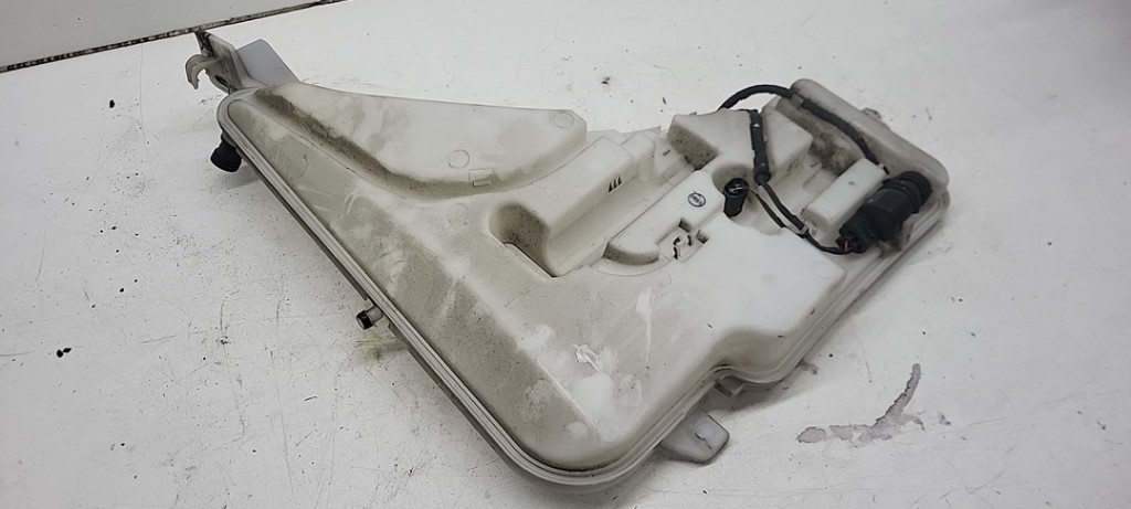 Windshield washer fluid tank