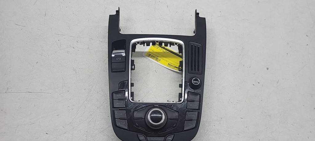 Head unit multimedia control
