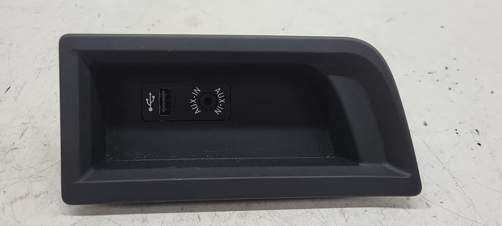 AUX in-socket connector