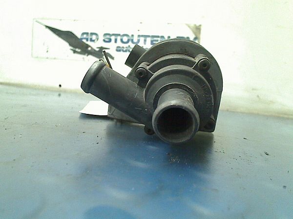 Water pump VOLVO V40 Hatchback (525, 526)