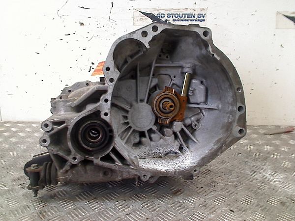 Schaltgetriebe NISSAN ALMERA TINO (V10)