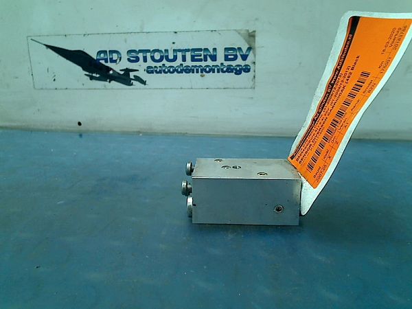 Convertible roof hydraulic pump