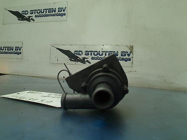 Water pump VOLVO V40 Hatchback (525, 526)