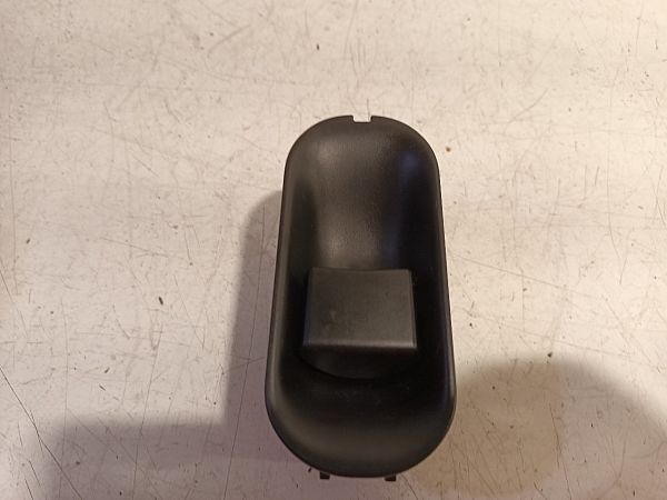 Tailgate/boot open switch button