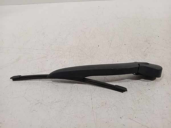 Rear wiper blade arm