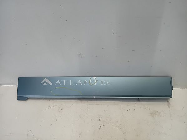 Sliding door rail trim