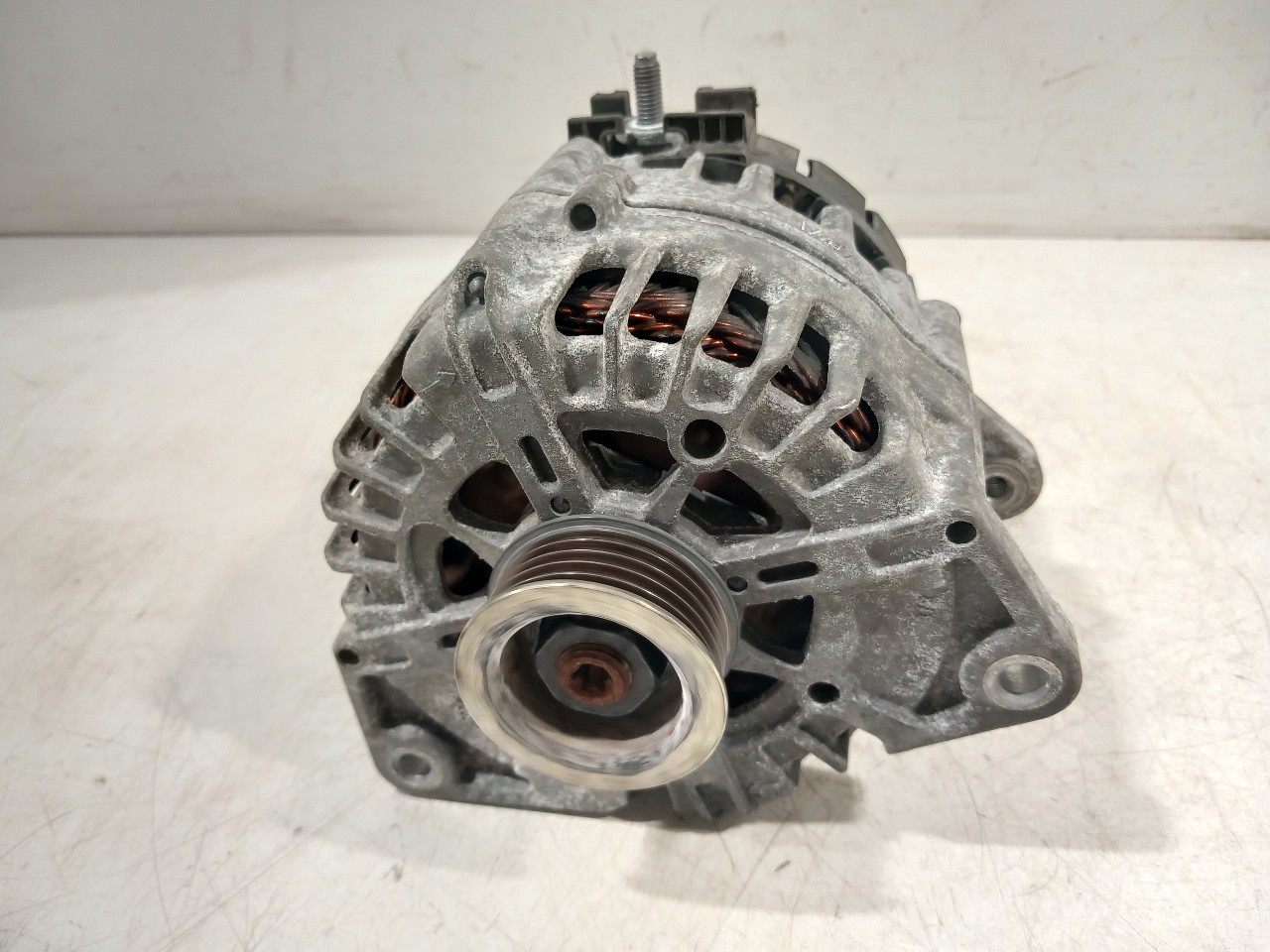 Mercedes-Benz オルタネーター A 000 906 83 02 6a75acbe0bb2d.jpg