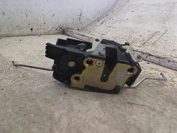 Door lock TOYOTA STARLET (_P9_)