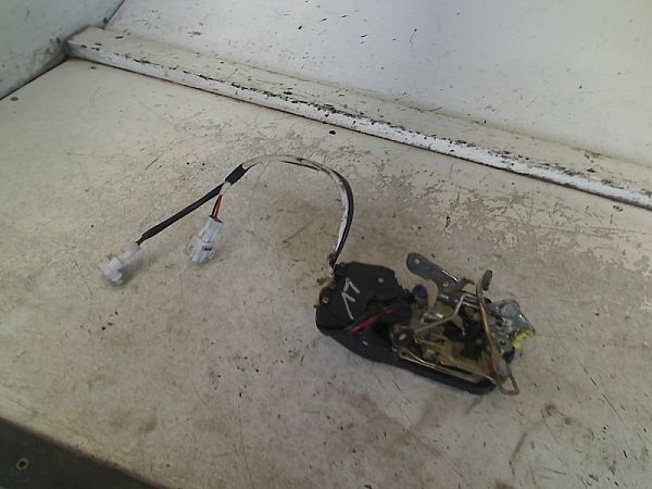Door lock TOYOTA STARLET (_P8_)