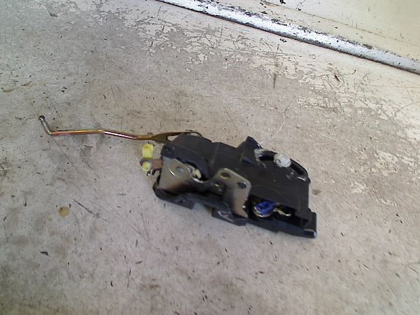 Door lock TOYOTA STARLET (_P9_)