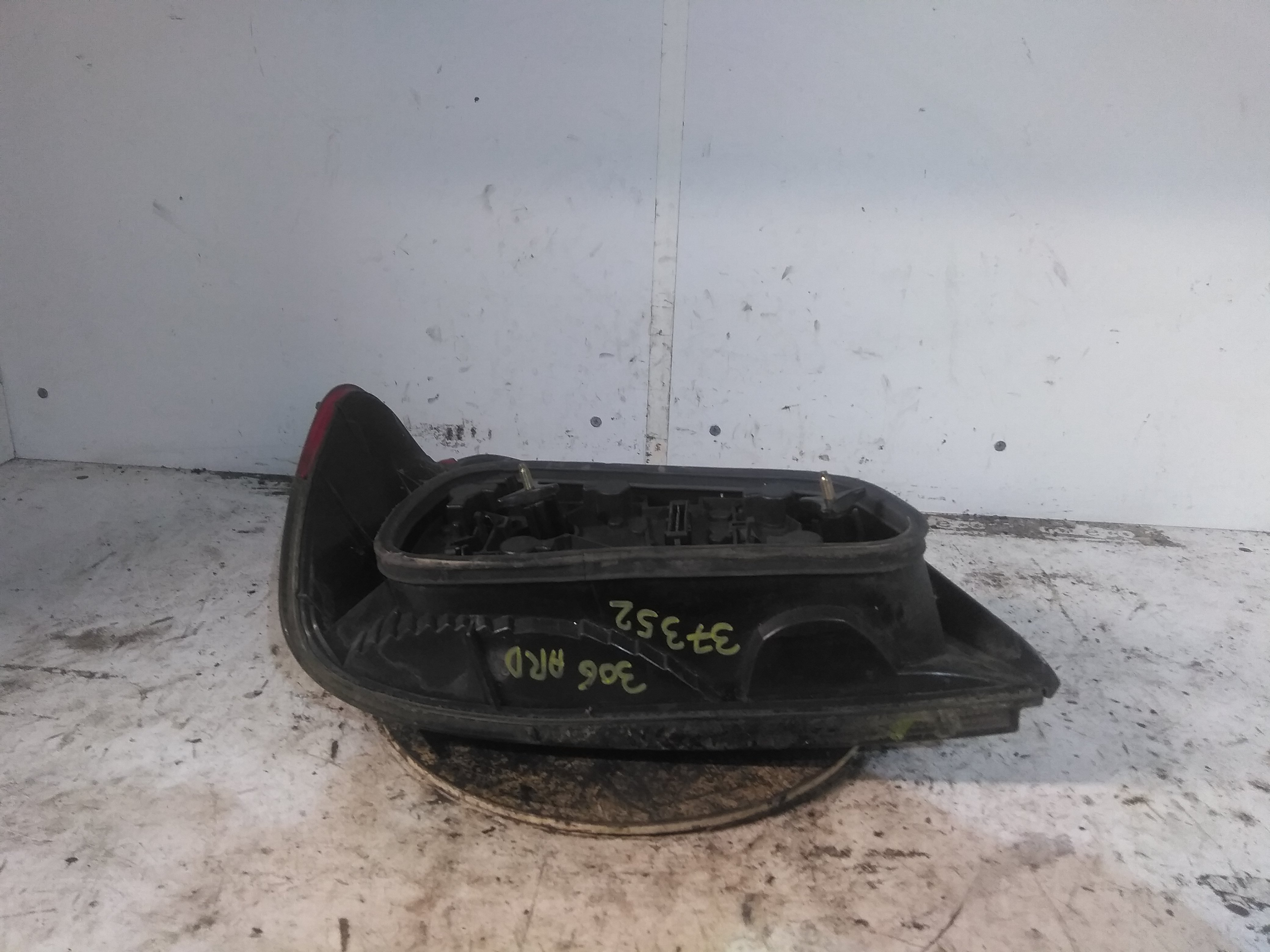 Peugeot 306 Hatchback (7A, 7C, N3, N5) Rear light 00006351H7