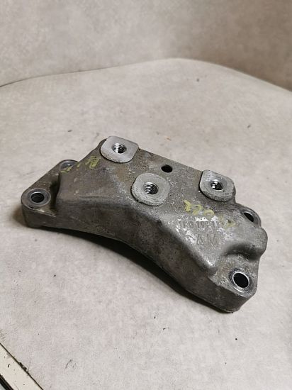 Gearbox mounting bracket
