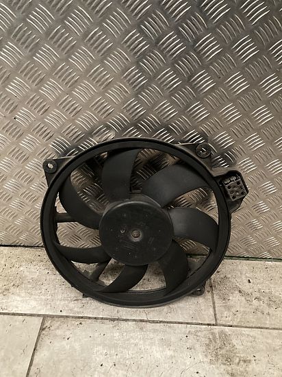 Radiator cooling fan