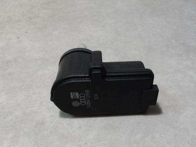 Headlight level adjustment motor