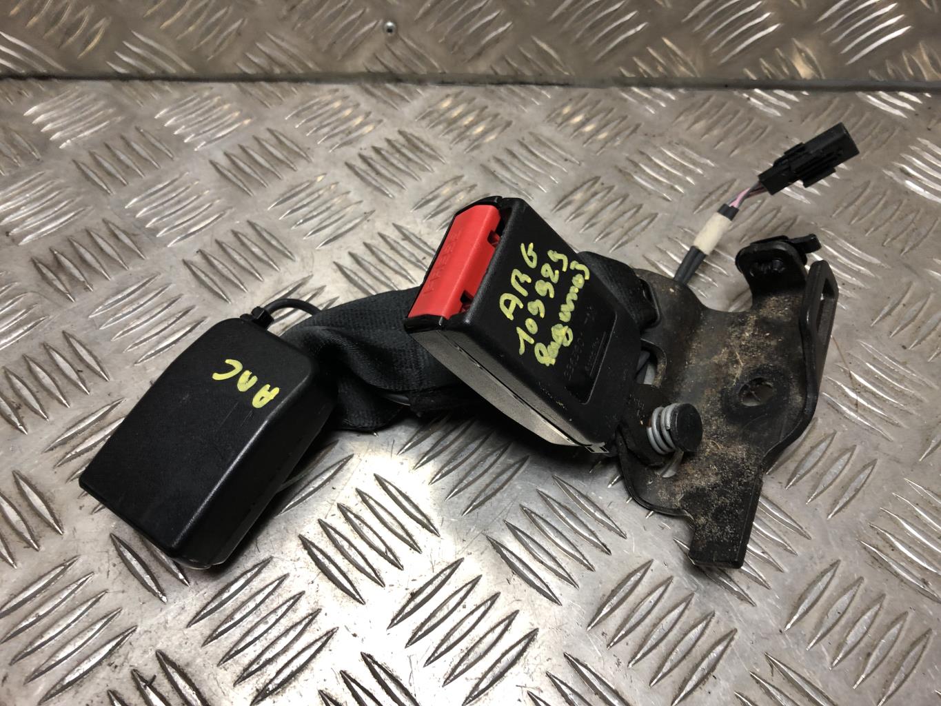 Attache Ceinture De Sécurité Avant Gauche Pour Renault Laguna 3 - Réf 878161497R - Occasion