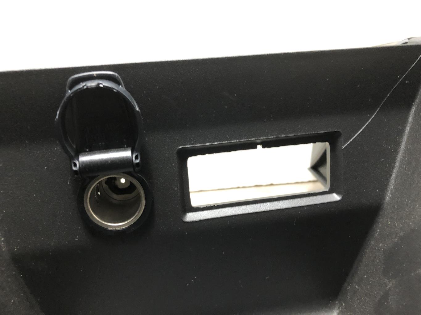 Console Centrale Intérieure RENAULT CLIO 5 PHASE 1 - Réf. 969105338R, Gris Foncé, Occasion Bon état