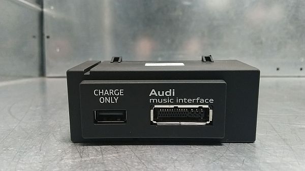 AUX-/USB-Anschluss AUDI A3 Sportback (8VA, 8VF)