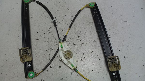 Window lifting mechanism without motor