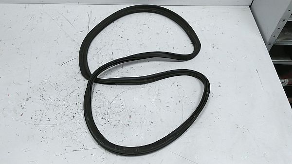 Tailgate seal rubber