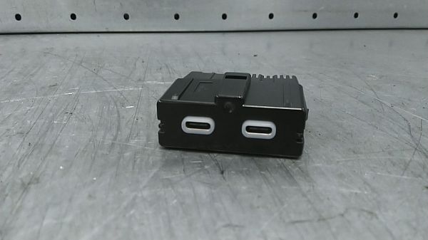 AUX-/USB-Anschluss CUPRA FORMENTOR (KM7, KMP)
