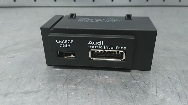 AUX-/USB-Anschluss AUDI A3 Limousine (8VS, 8VM)