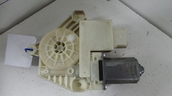 Door window regulator motor