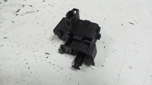 Fuel tank cap lock