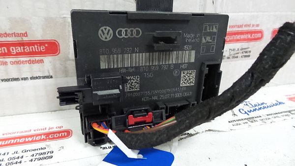 Central locking control unit AUDI A4 B8 (8K2)