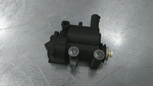 Moteur verrouillage trappe essence
