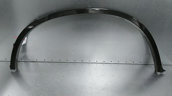 Rear wheel arch trim
