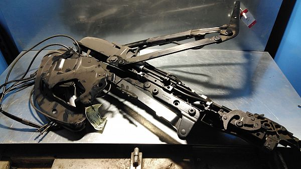 Convertible roof hinge
