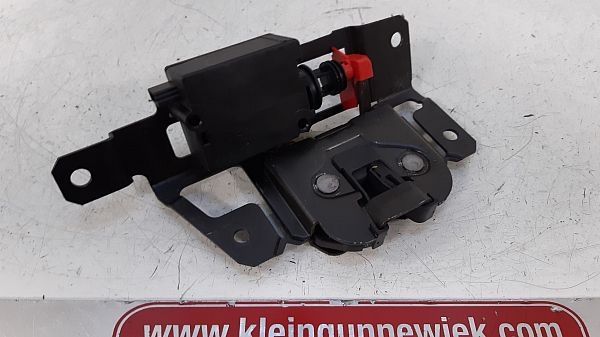 Tailgate lock
