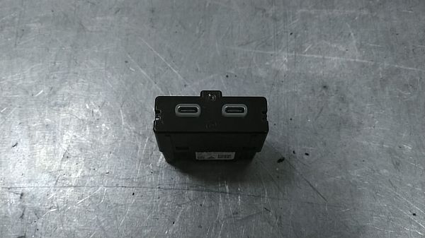 AUX-/USB-Anschluss SKODA OCTAVIA IV Combi (NX5, PV5)
