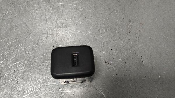 AUX-/USB-Anschluss OPEL KARL (C16)