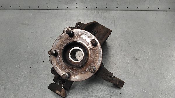 Fusée d'axe de moyeu de roue