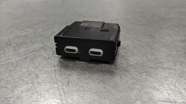 AUX-/USB-Anschluss CUPRA LEON Sportstourer (KL8, KU8, KUD)