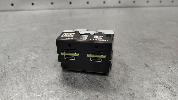 AUX-/USB-Anschluss VOLVO V90 II Estate (235)