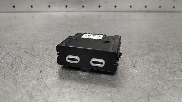 AUX-/USB-Anschluss CUPRA FORMENTOR (KM7, KMP)