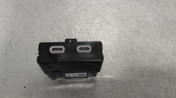 AUX-/USB-Anschluss CUPRA LEON Sportstourer (KL8, KU8, KUD)
