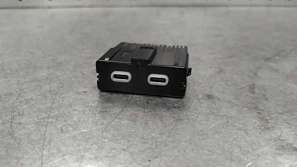 AUX-/USB-Anschluss CUPRA FORMENTOR (KM7, KMP)