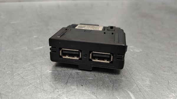 AUX-/USB-Anschluss AUDI Q5 (FYB, FYG)