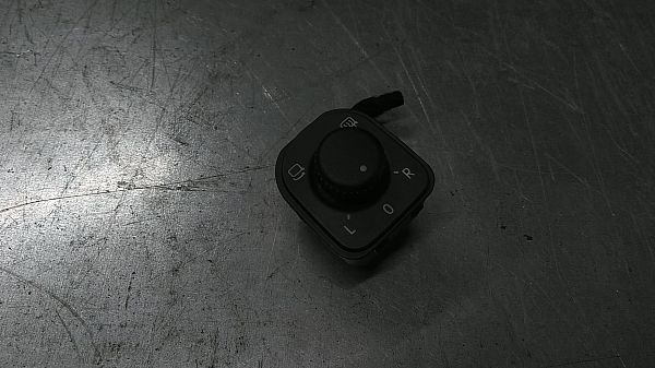 Wing mirror switch